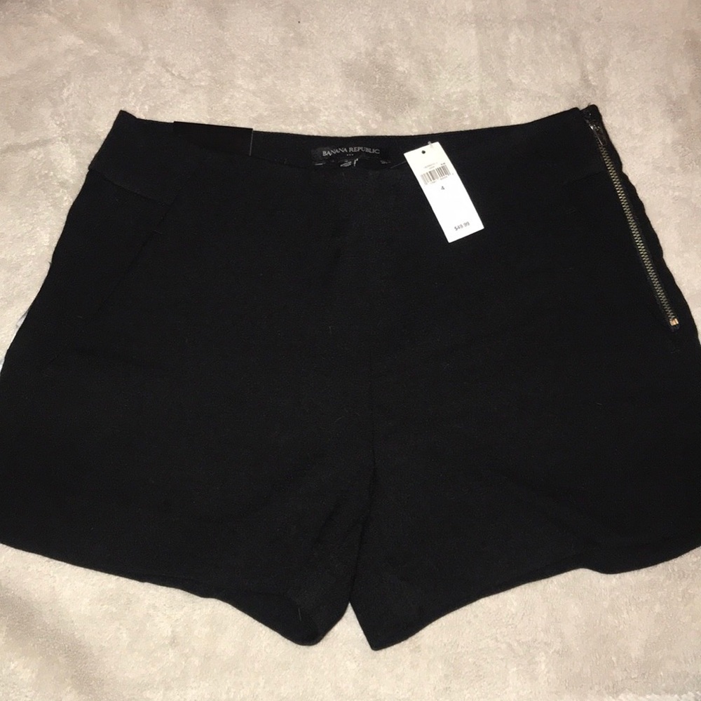 NEW WITH TAGS BR SIDE ZIP SHORTS 💞 SZ 4